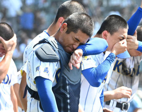 8月14日、全国高校野球　智弁学園に負け悔しがる健大高崎・箱山遙人