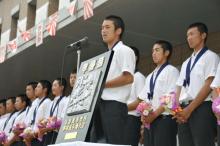 準優勝光星学院ナインを祝福 - 高校野球ニュース