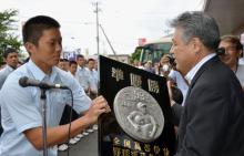 光星ナイン笑顔で母校に 600人出迎え - 高校野球ニュース