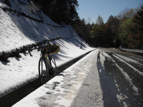 07年10月28日、残り5キロ過ぎ、積雪で登坂を断念