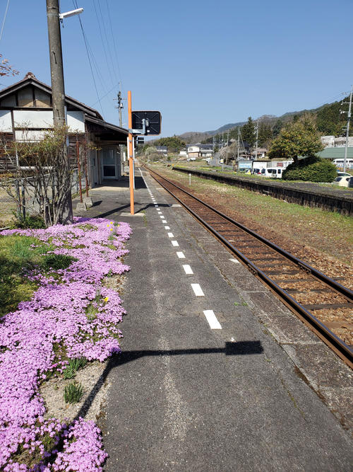 〈7〉今は使われなくなったホームが残る