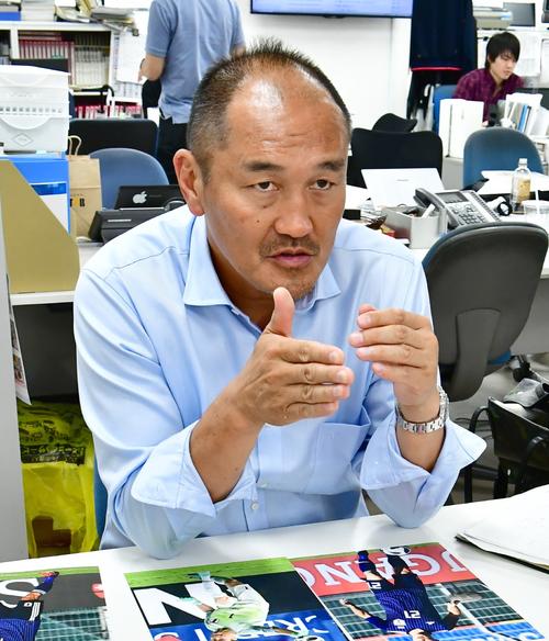 コロンビア戦の対策を語る本紙評論家の秋田豊氏（撮影・小沢裕）